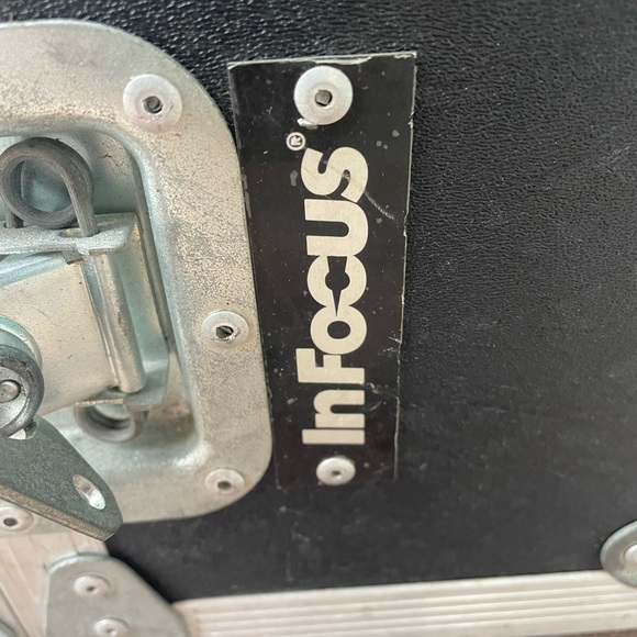 Gear Case Infocus For Projectors.
With internal protection foam and wheels . - Picture 2 of 13